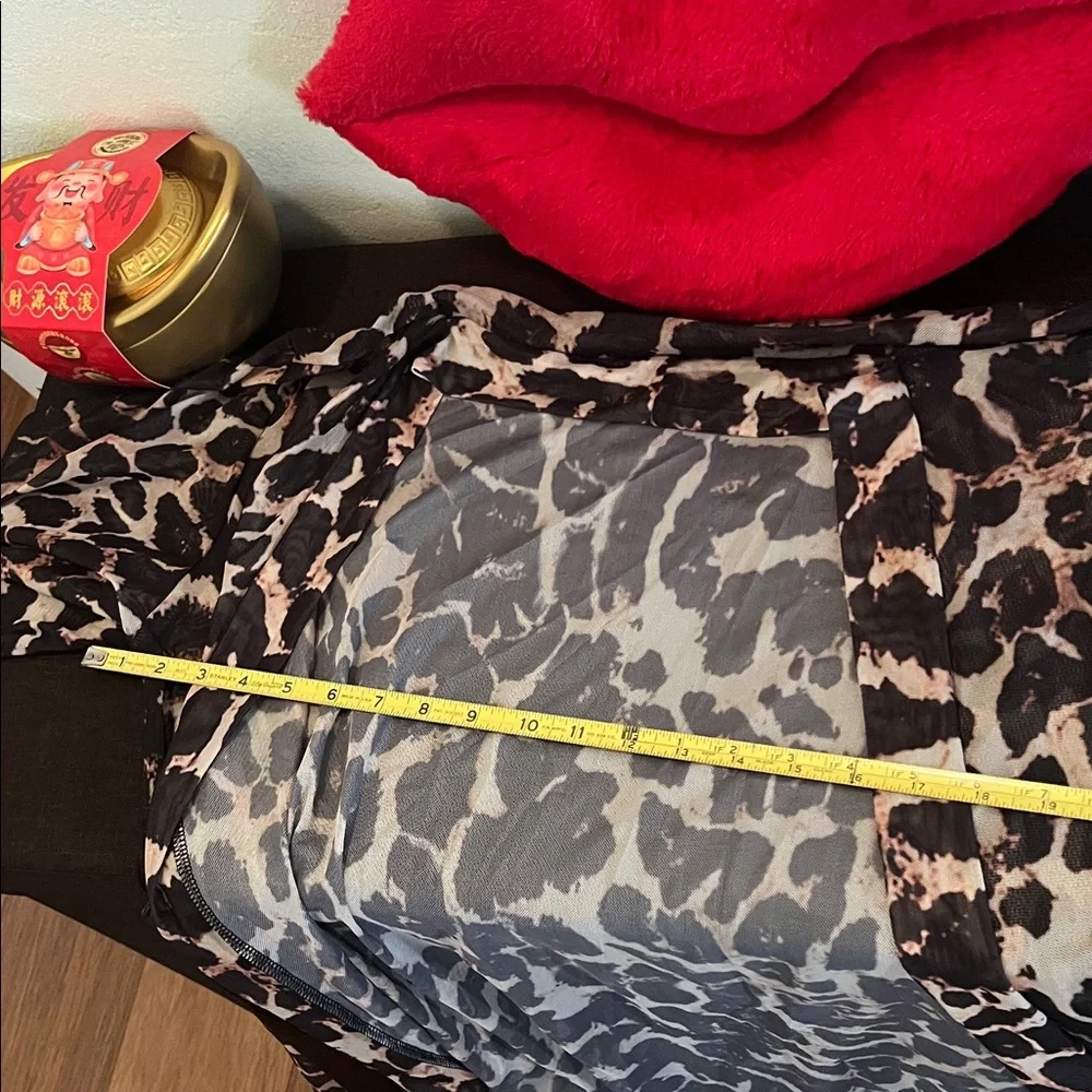 #1048+ Chic Sheer Animal Print Robe - Picture 4 of 5